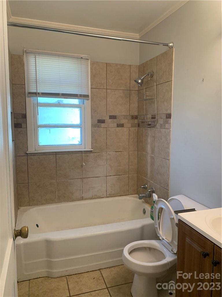 Property image 4 of 4015 Dinglewood Avenue in Howie Acres, Charlotte, NC 28205
