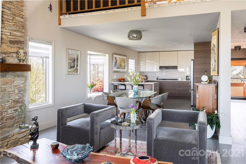 Property image 3 at 204 Fleetwood Plaza, Hendersonville, NC 28739
