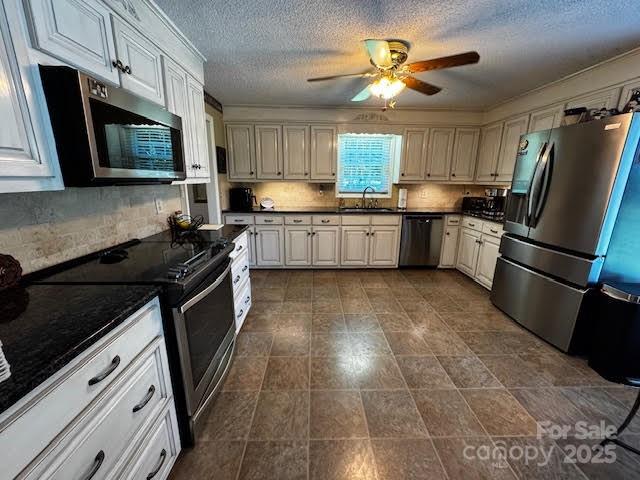 Property image 5 of 204 Brentwood Drive in Carolina Terraces, Maiden, NC 28650