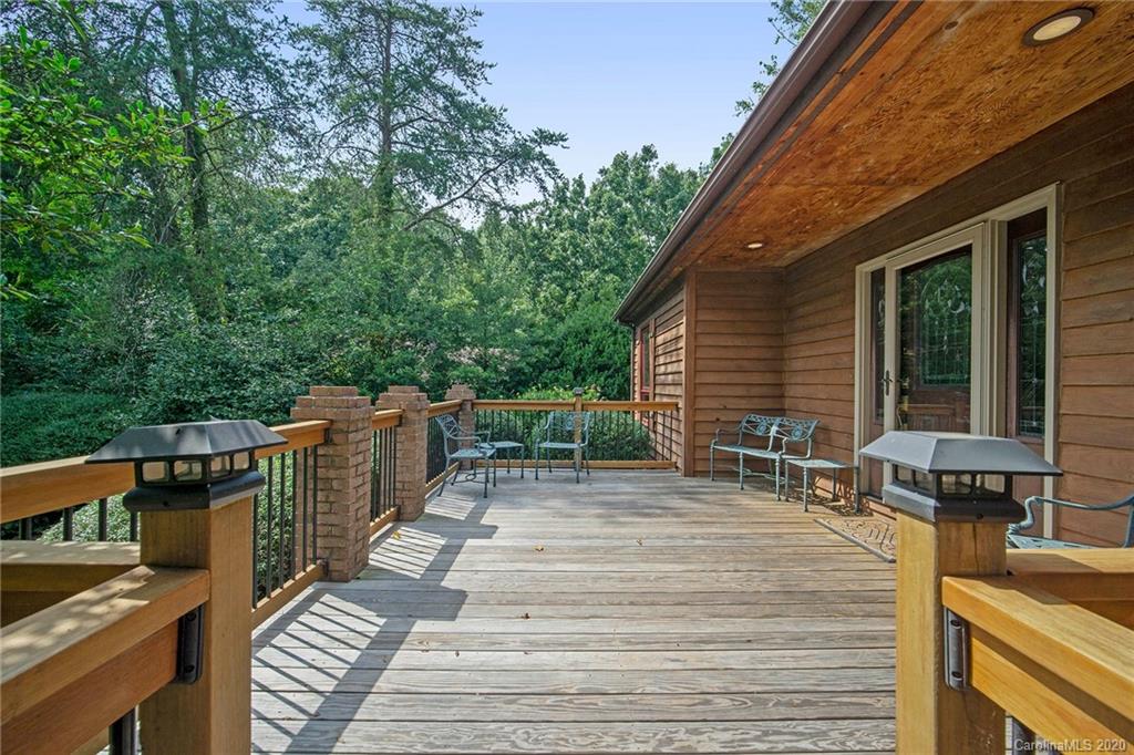 Property image 2 of 21526 Sandy Cove Road in Rockridge Shores, Cornelius, NC 28031