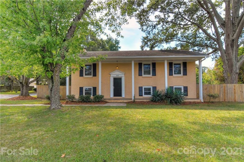 3052 Brookridge Lane