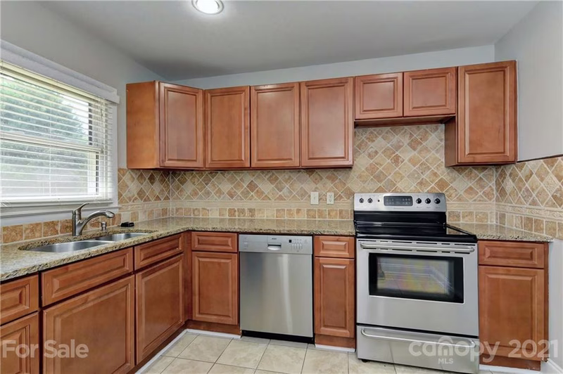 Property image 4 at 3052 Brookridge Lane, Charlotte, NC 28211