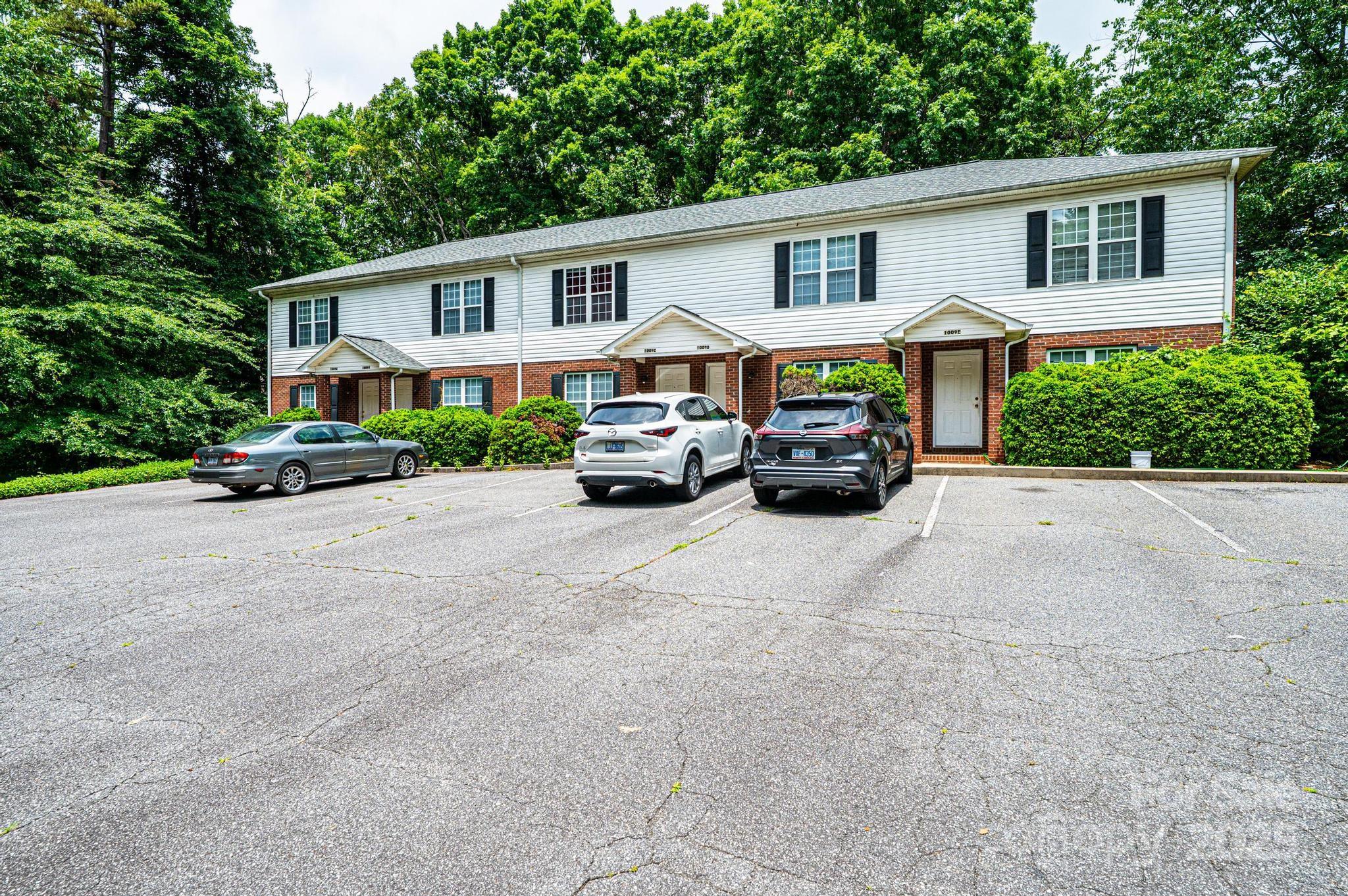 Property image 2 of 1009 22nd Street in Viewpoint Townhomes, Hickory, NC 28601