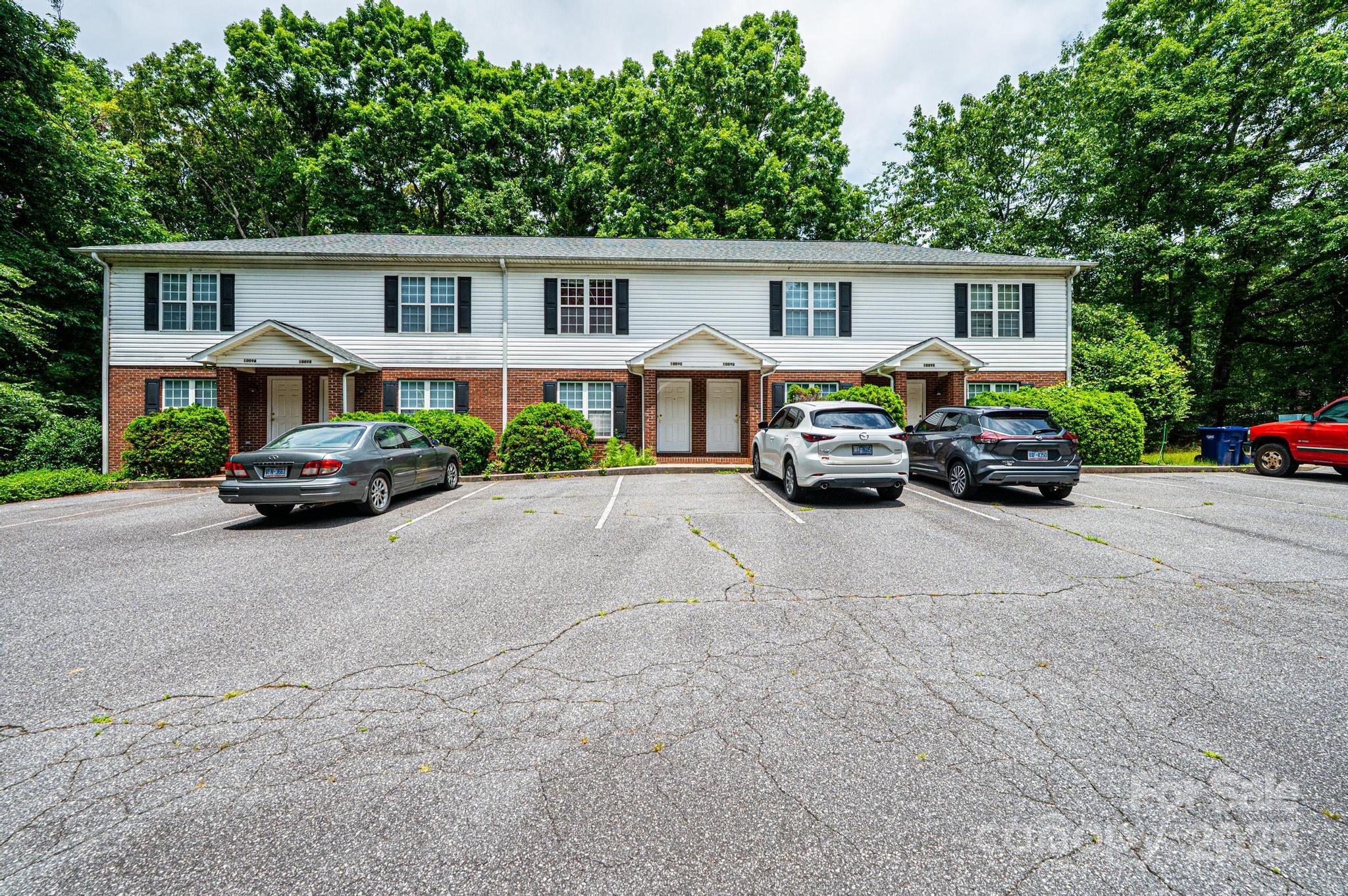 Property image 3 of 1009 22nd Street in Viewpoint Townhomes, Hickory, NC 28601