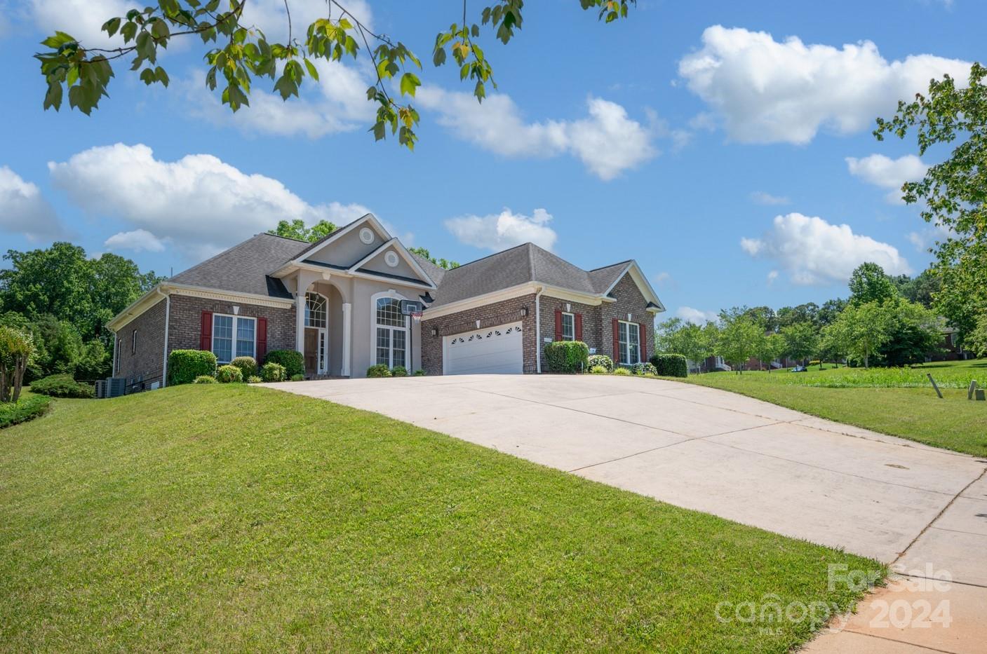 Property image 4 of 1129 Mayfield Circle in Mayfield Meadows, Conover, NC 28613