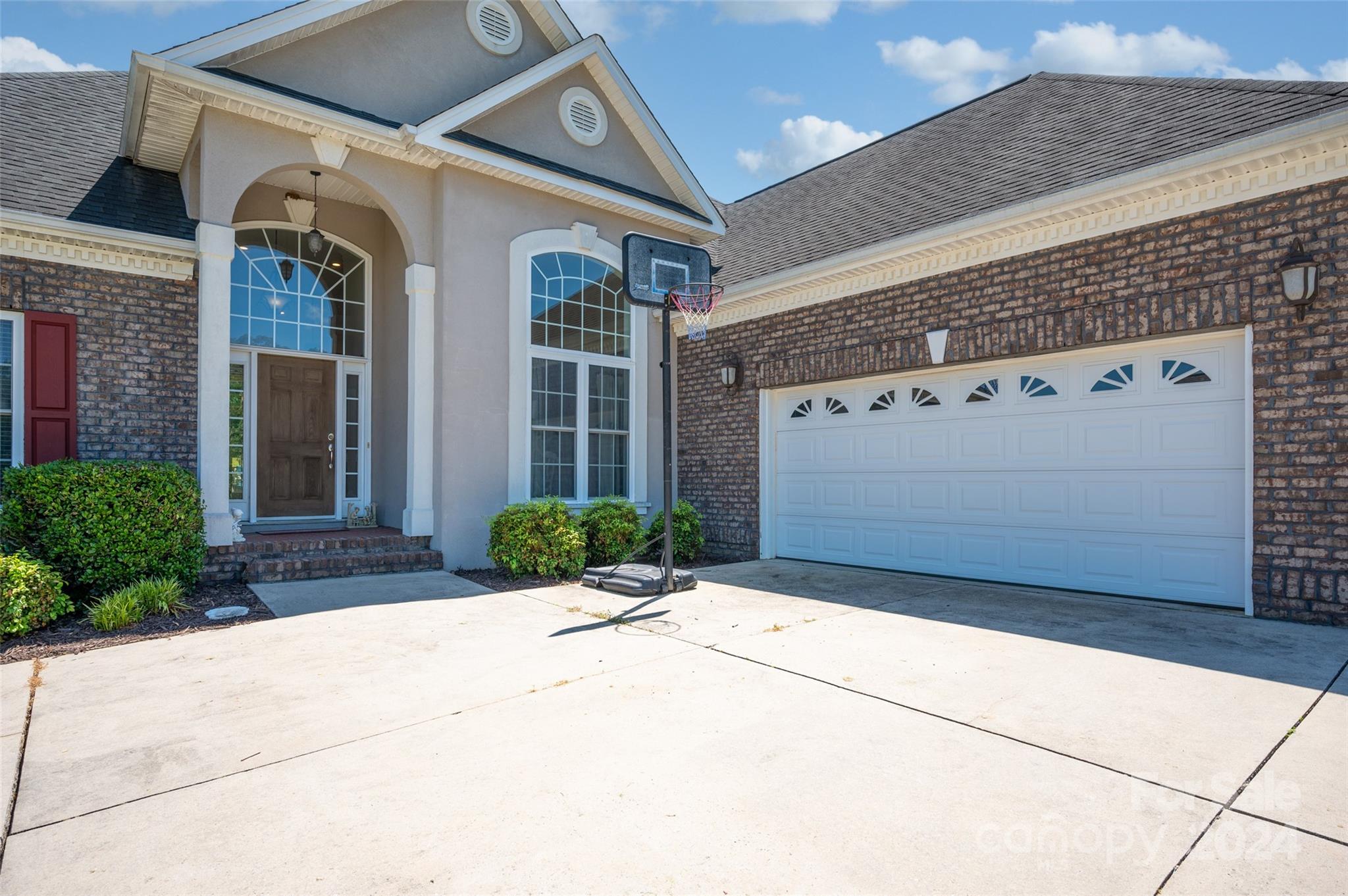 Property image 5 of 1129 Mayfield Circle in Mayfield Meadows, Conover, NC 28613