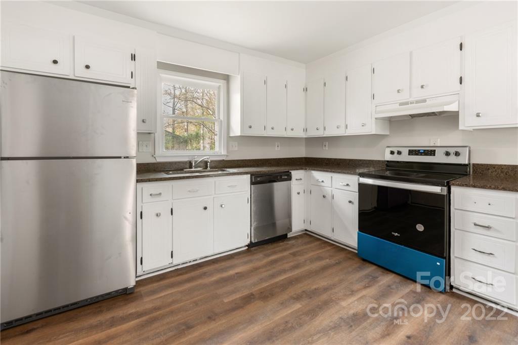 Property image 4 of 5601 Faulconbridge Road in Birnam Woods, Charlotte, NC 28227