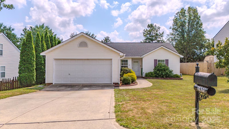 Windsong Village, Hickory Community