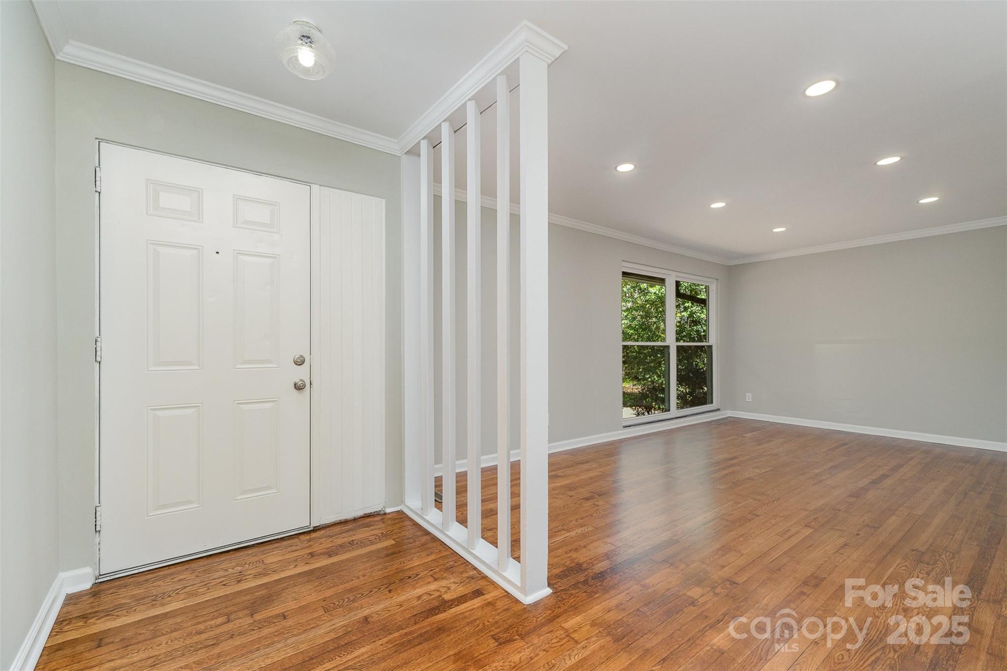 Property image 3 of 900 E Woodlawn Road in Selwyn Park, Charlotte, NC 28209