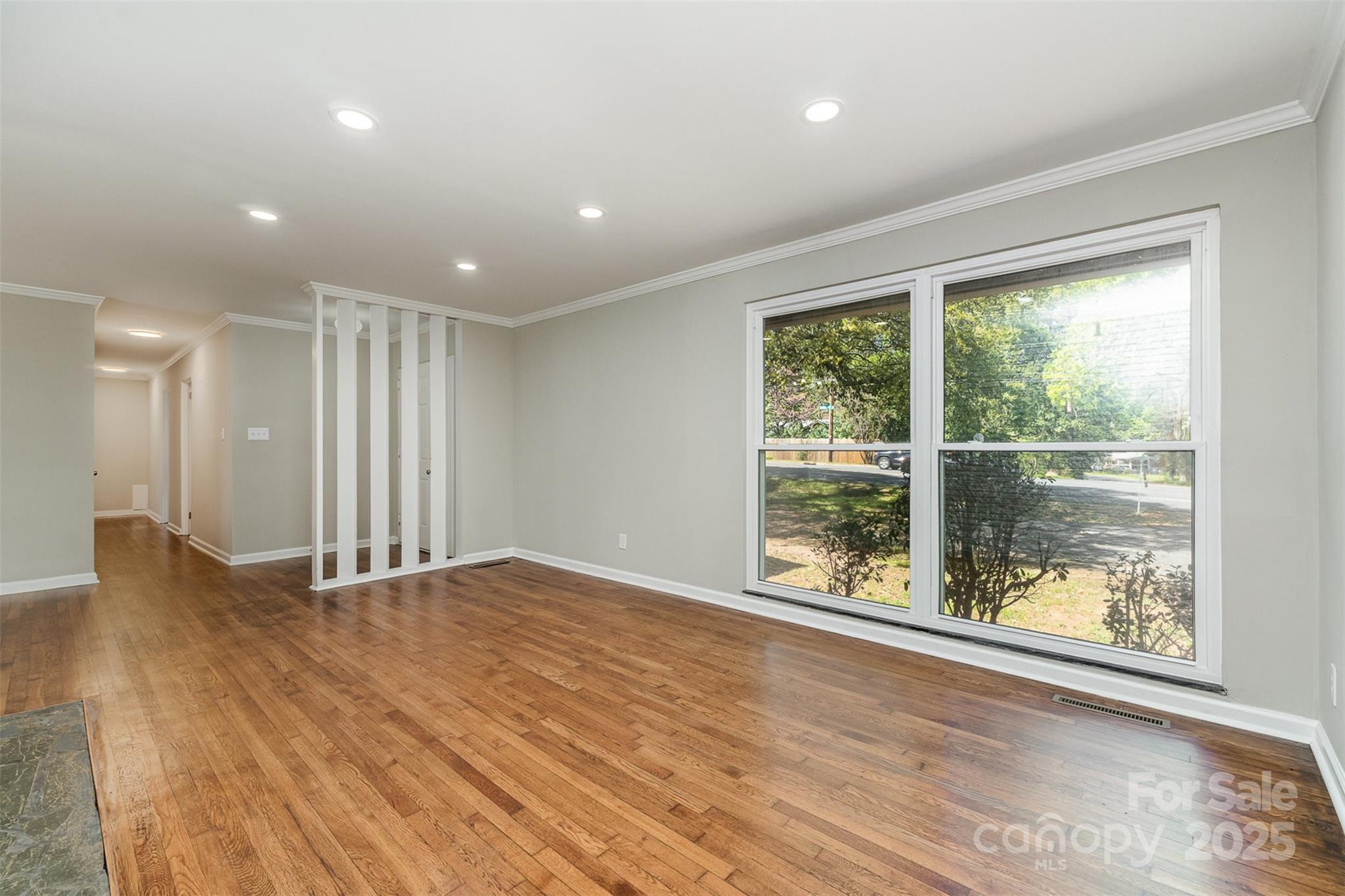 Property image 5 of 900 E Woodlawn Road in Selwyn Park, Charlotte, NC 28209