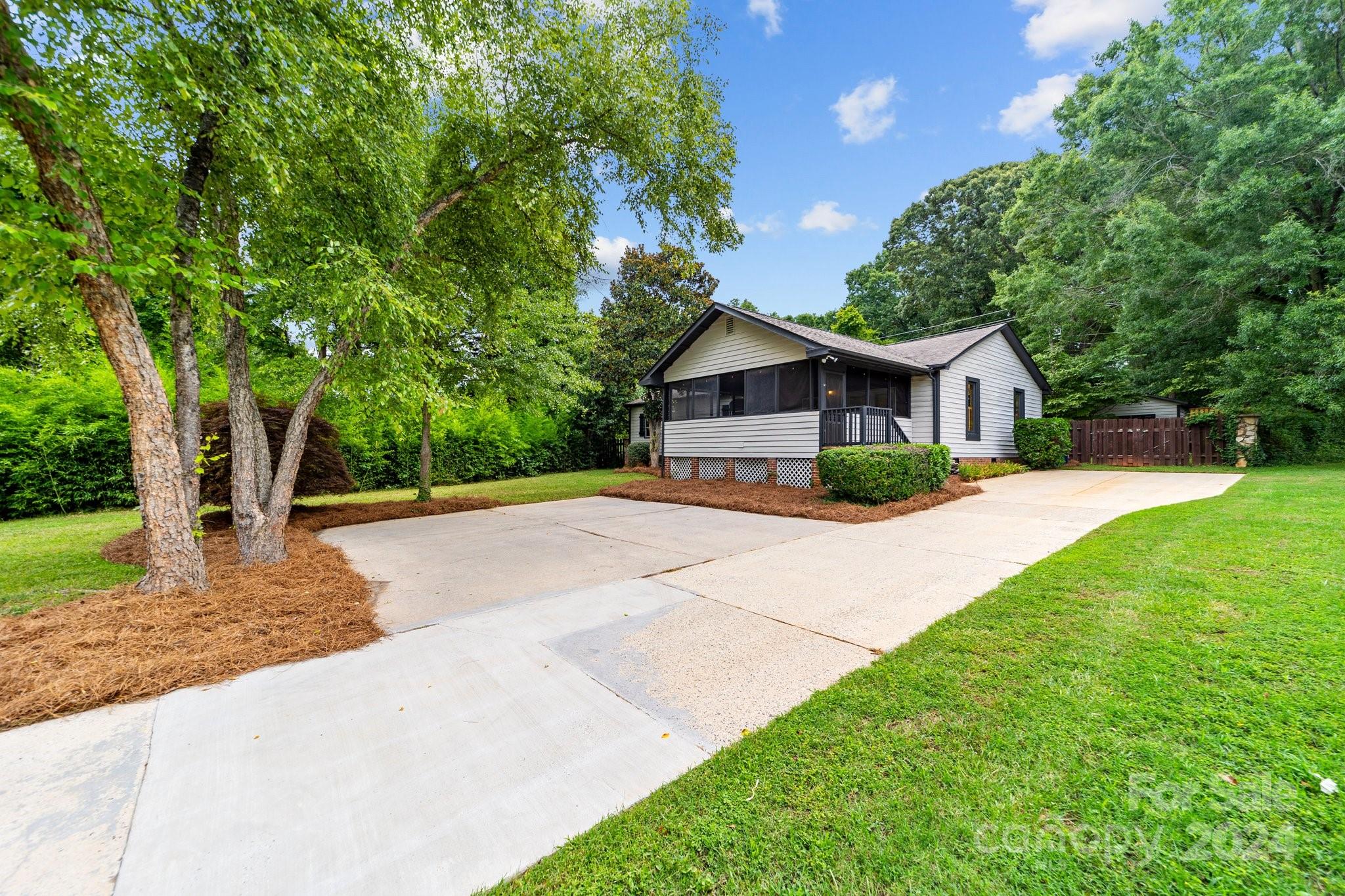 Property image 3 of 21326 Sandy Cove Road in Rockridge Shores, Cornelius, NC 28031