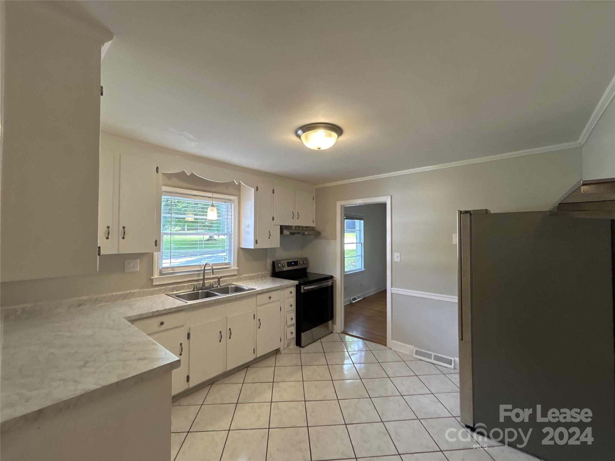 Property image 4 of 2255 Falmouth Road in Markham Village, Charlotte, NC 28205