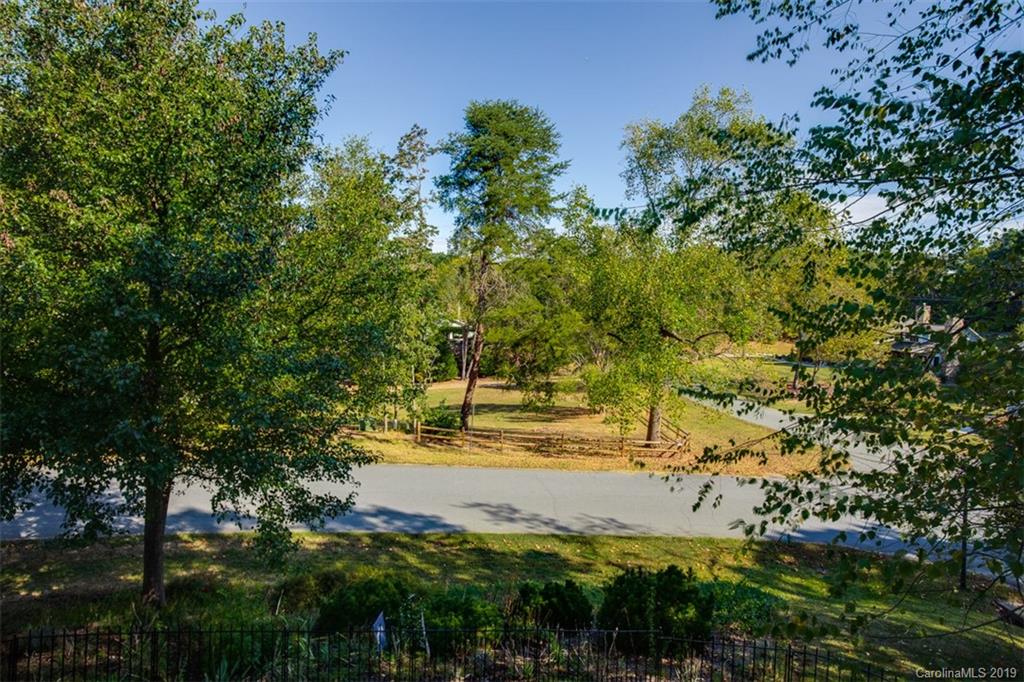 Property image 4 of 21333 Sandy Cove Road in Rockridge Shores, Cornelius, NC 28031
