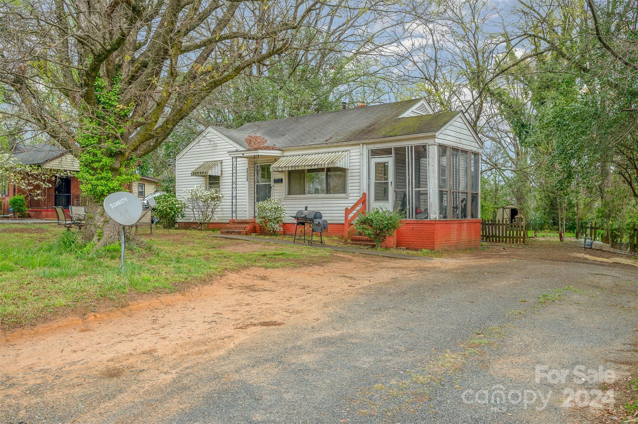 Property image 4 of 2740 Dogwood Avenue in Graham Heights, Charlotte, NC 28206