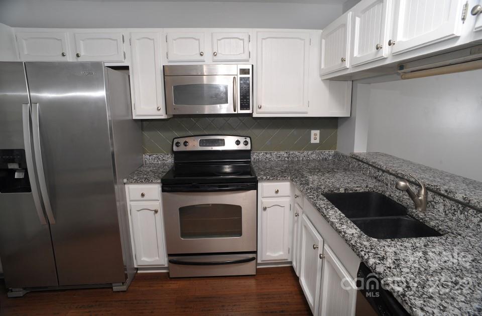Property image 3 of 220 Wildwood Drive in Eastwood Village, Salisbury, NC 28146