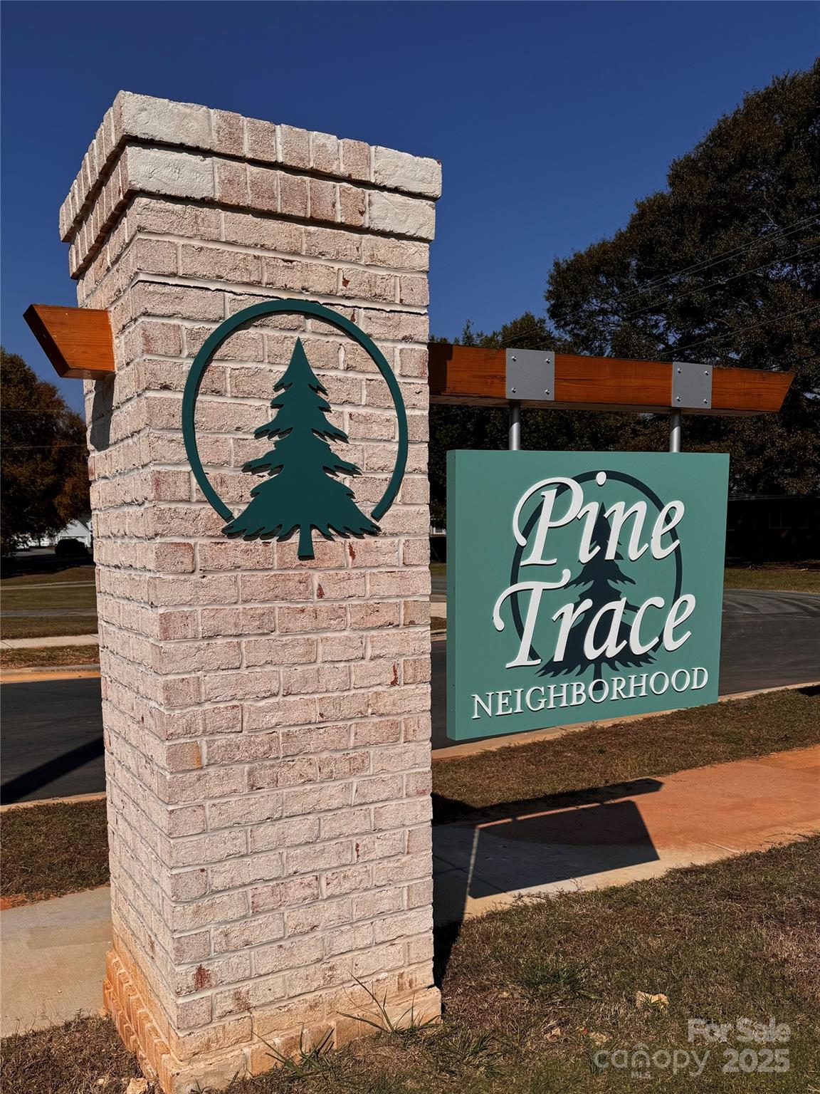 Property image 2 of 4069 Port Richmond Avenue in Pine Trace, Gastonia, NC 28056