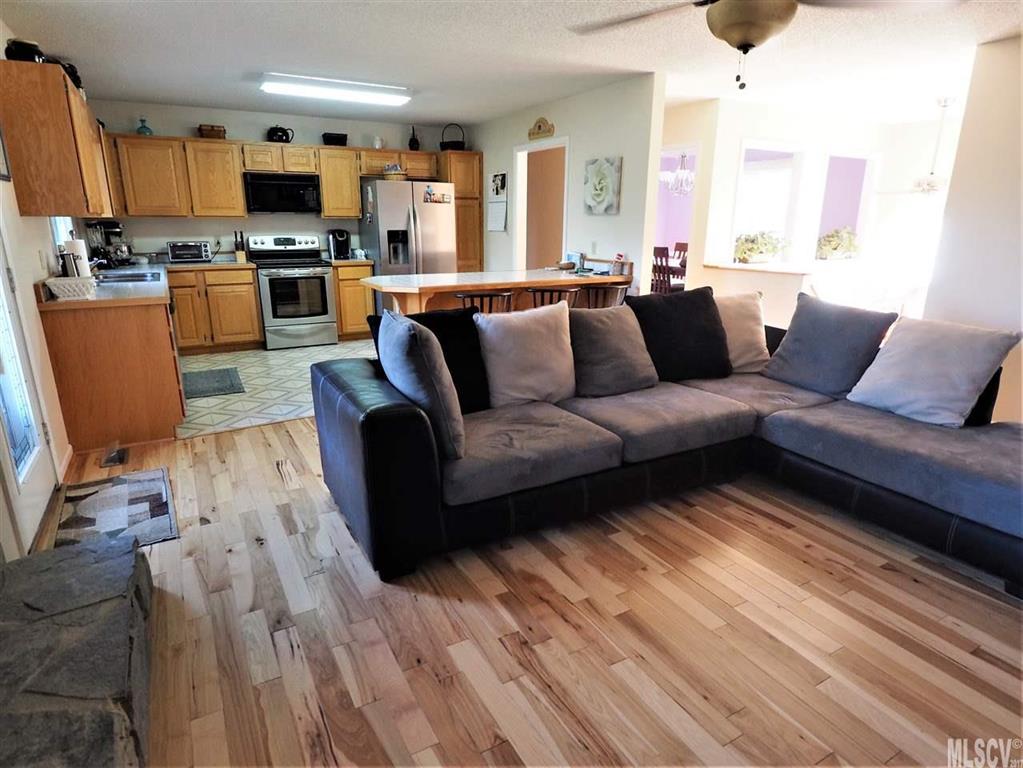 Property image 2 of 1323 Grady Lane in Melrose Place, Hickory, NC 28602