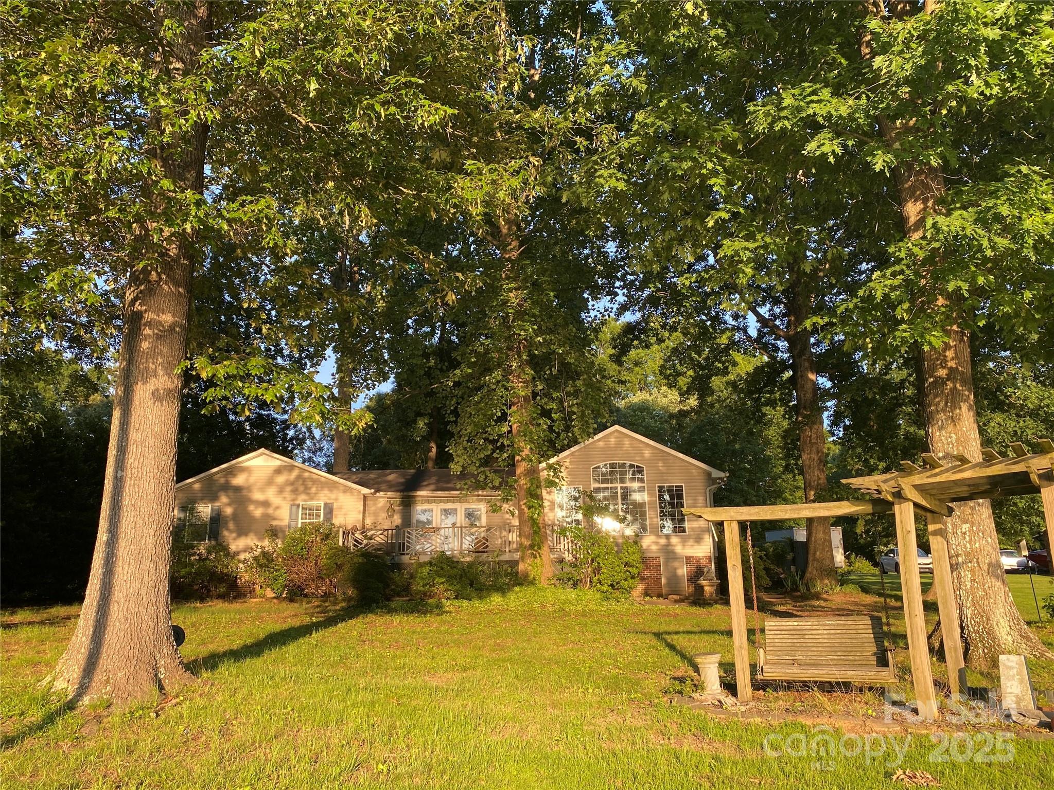 Property image 3 of 4927 Vagabond Lane in Mobile Home Estates, Sherrills Ford, NC 28673