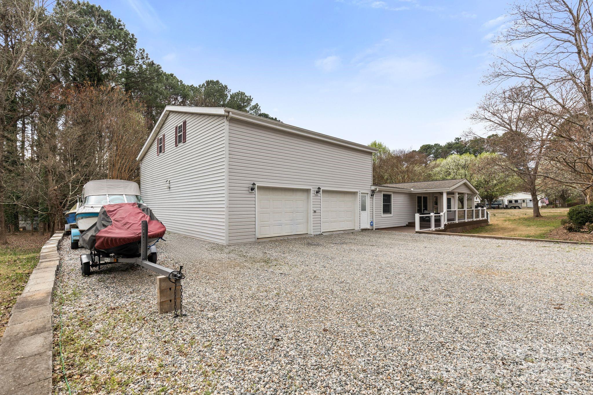 Property image 2 of 117 Pine Bluff Drive in Holiday Harbor, Mooresville, NC 28117