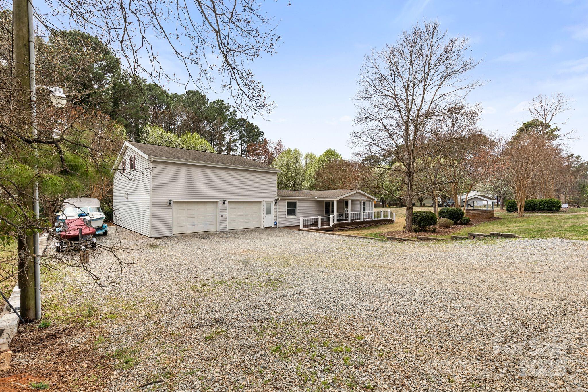Property image 3 of 117 Pine Bluff Drive in Holiday Harbor, Mooresville, NC 28117