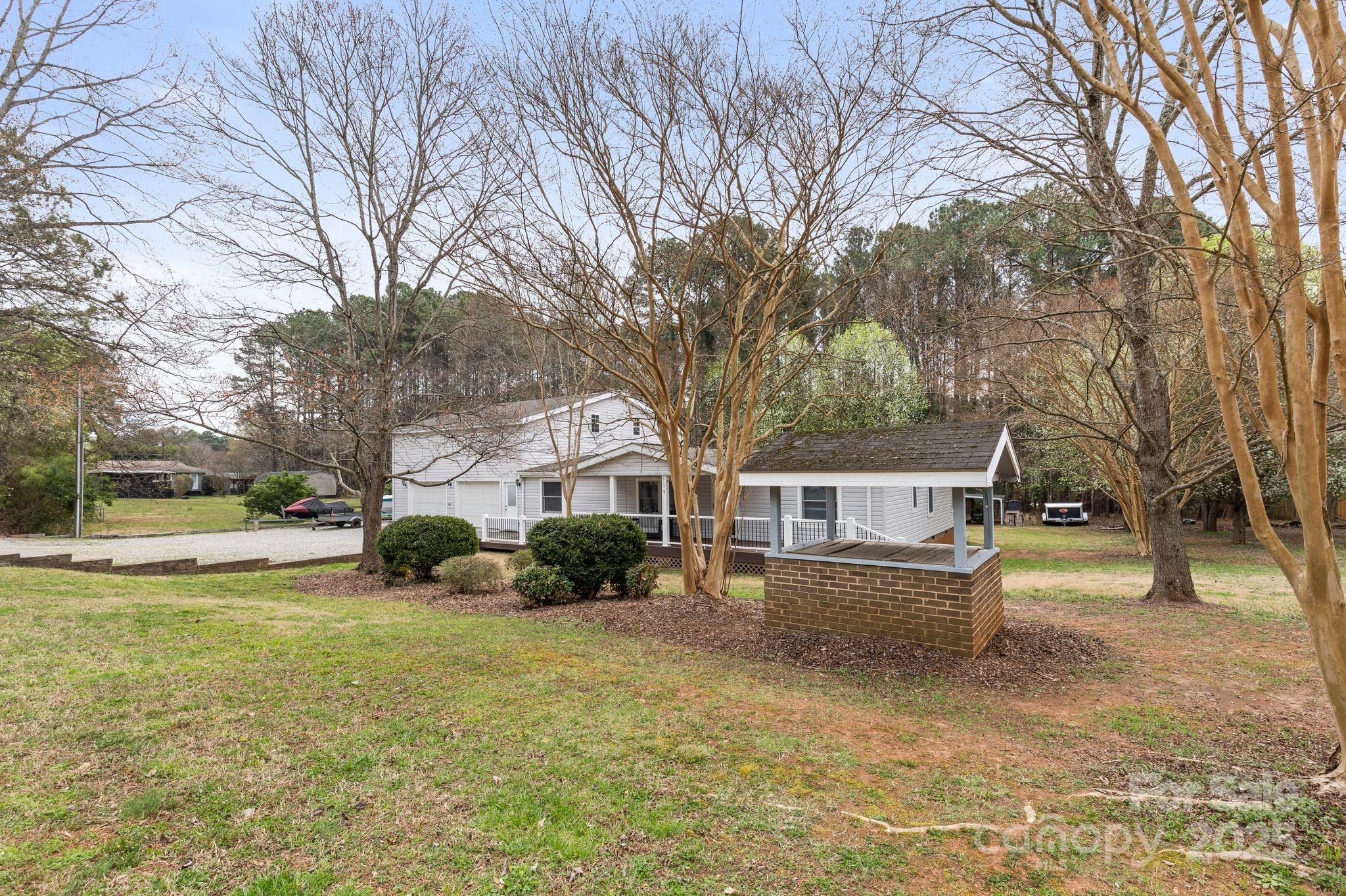 Property image 4 of 117 Pine Bluff Drive in Holiday Harbor, Mooresville, NC 28117