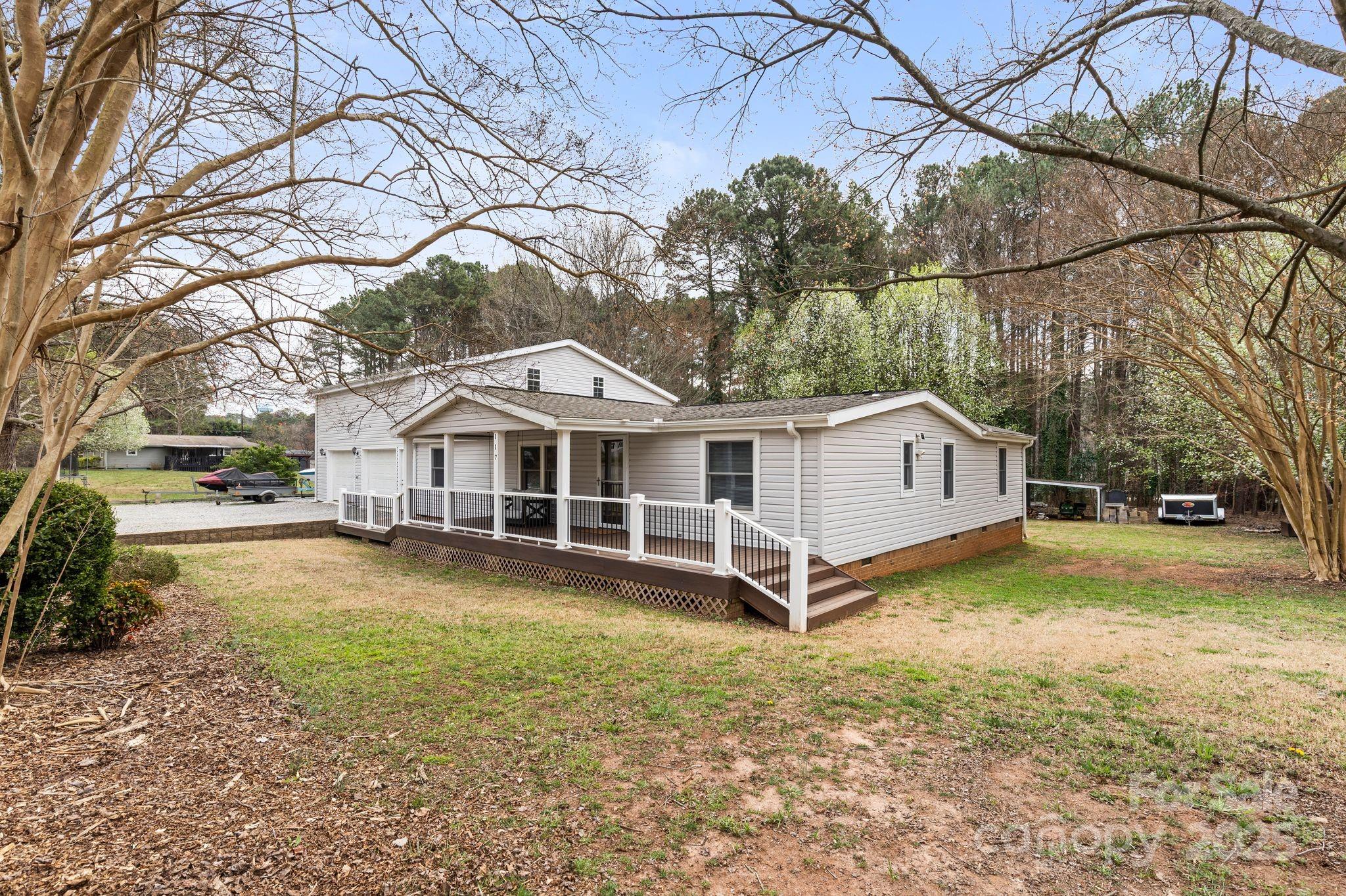 Property image 5 of 117 Pine Bluff Drive in Holiday Harbor, Mooresville, NC 28117