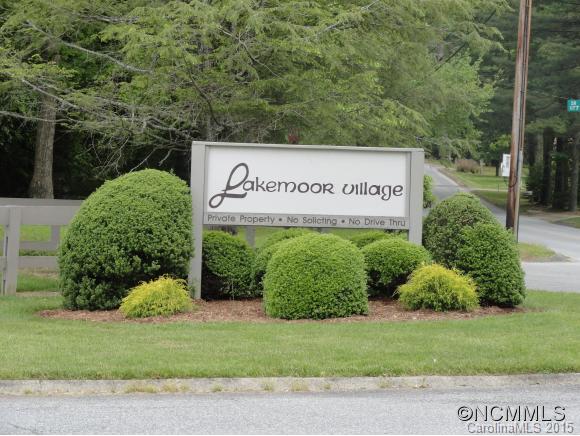 Property image 2 of 4 Lakemoor Lane in Lakemoor Village, Hendersonville, NC 28739