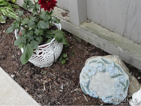 Property image 3 of 4 Lakemoor Lane in Lakemoor Village, Hendersonville, NC 28739