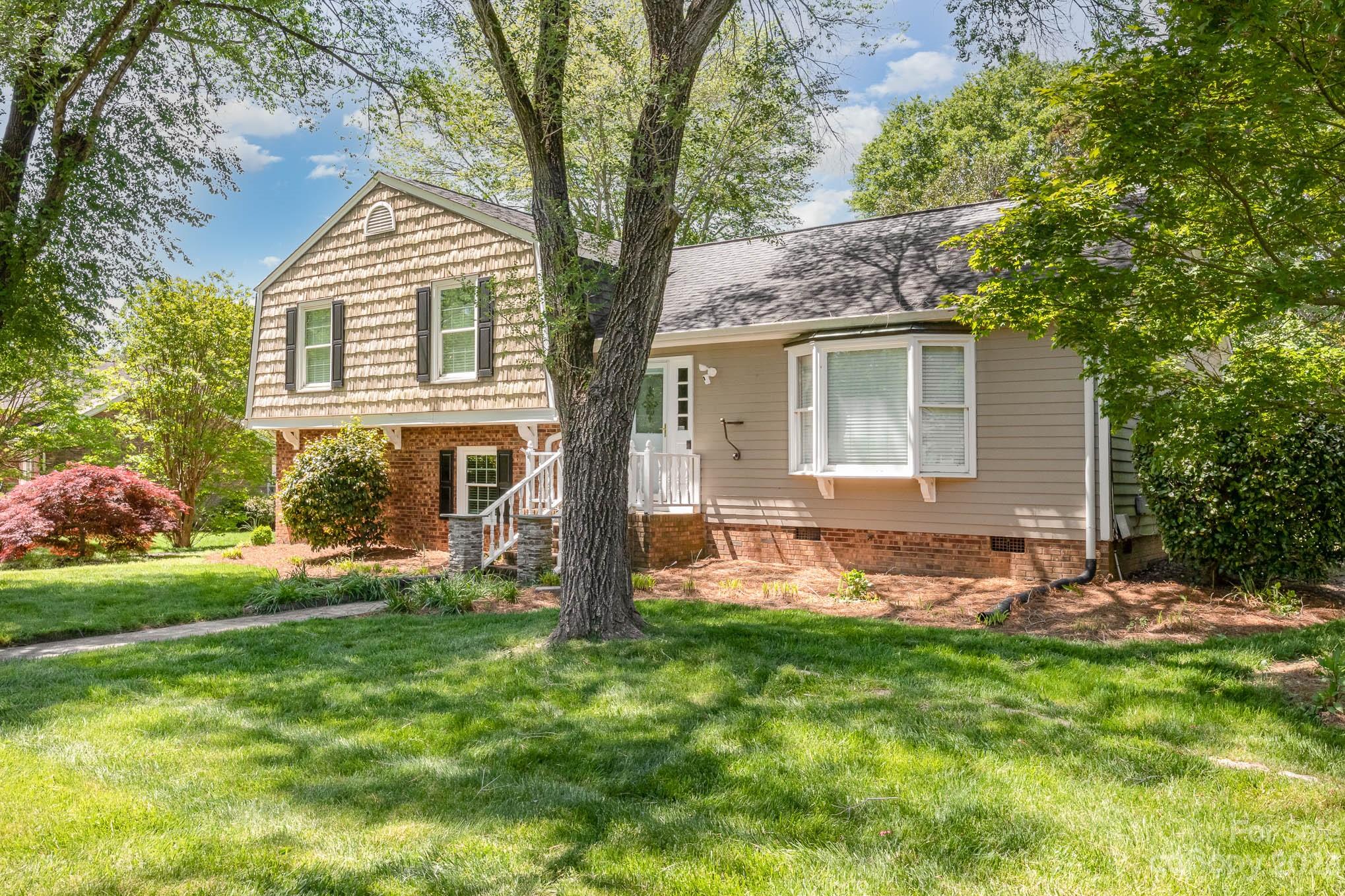 Property image 2 of 1624 Buckingham Avenue in Kingswood, Gastonia, NC 28054