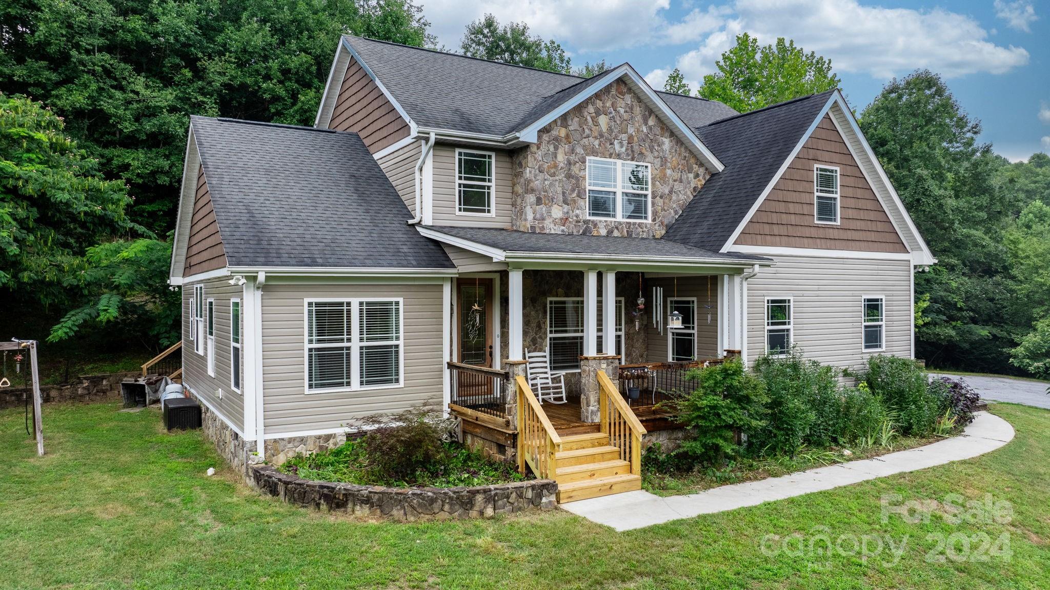 Property image 2 of 30 Glenhaven Drive in Glenhaven, Marion, NC 28752