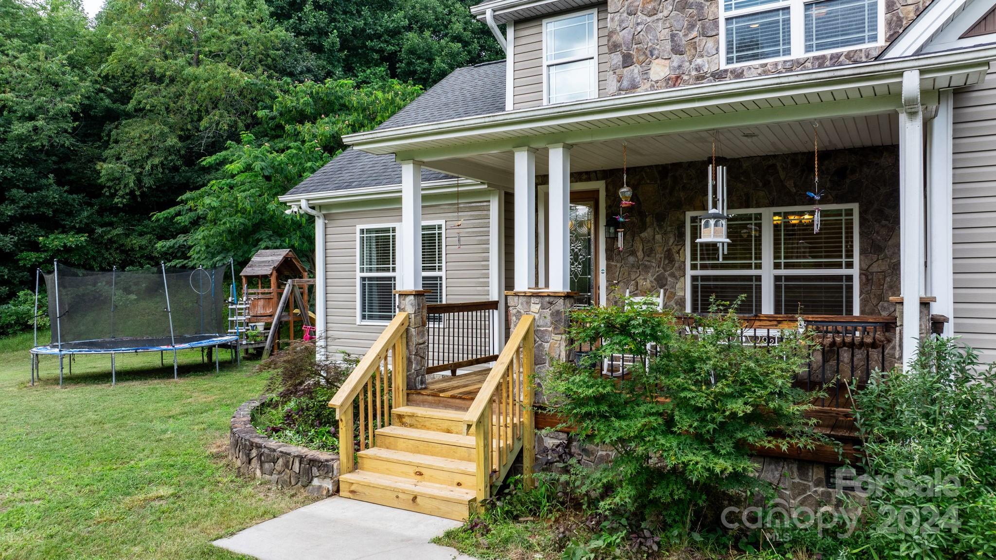 Property image 4 of 30 Glenhaven Drive in Glenhaven, Marion, NC 28752