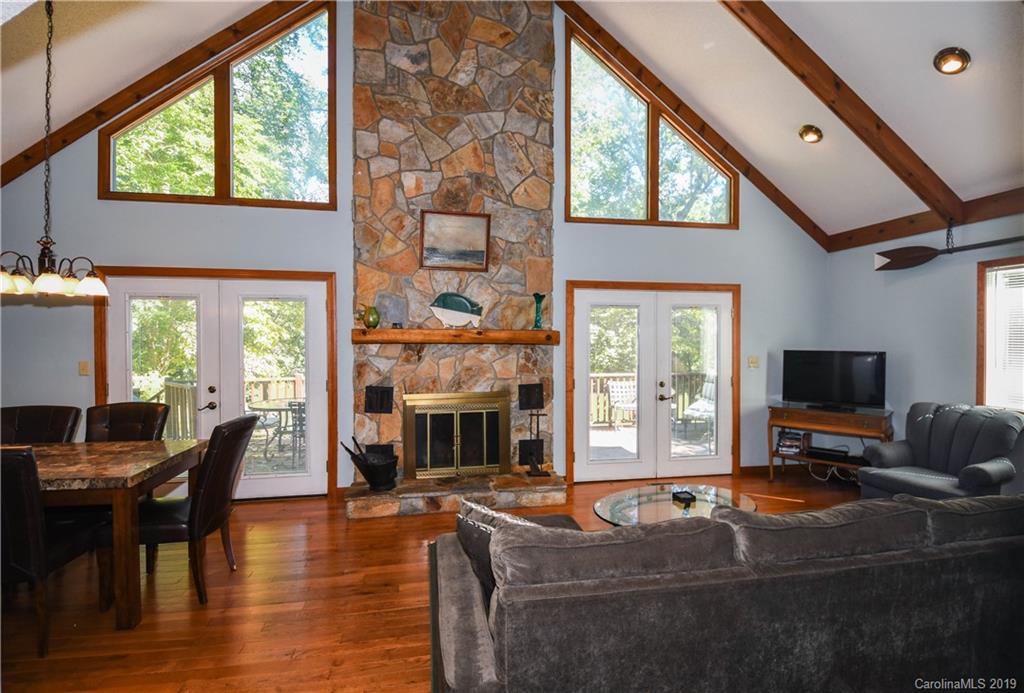 Property image 5 of 141 Brookridge Lane in Brookridge Shores, Mooresville, NC 28117