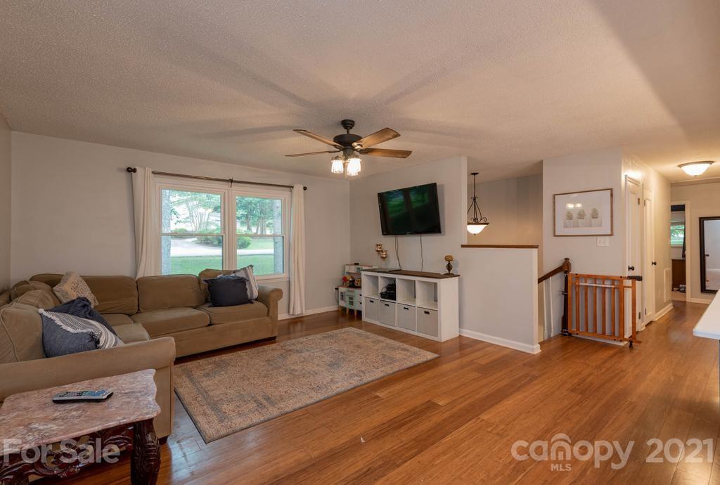 Property image 4 of 5560 Brookwood Lane in Woodridge, Hickory, NC 28602