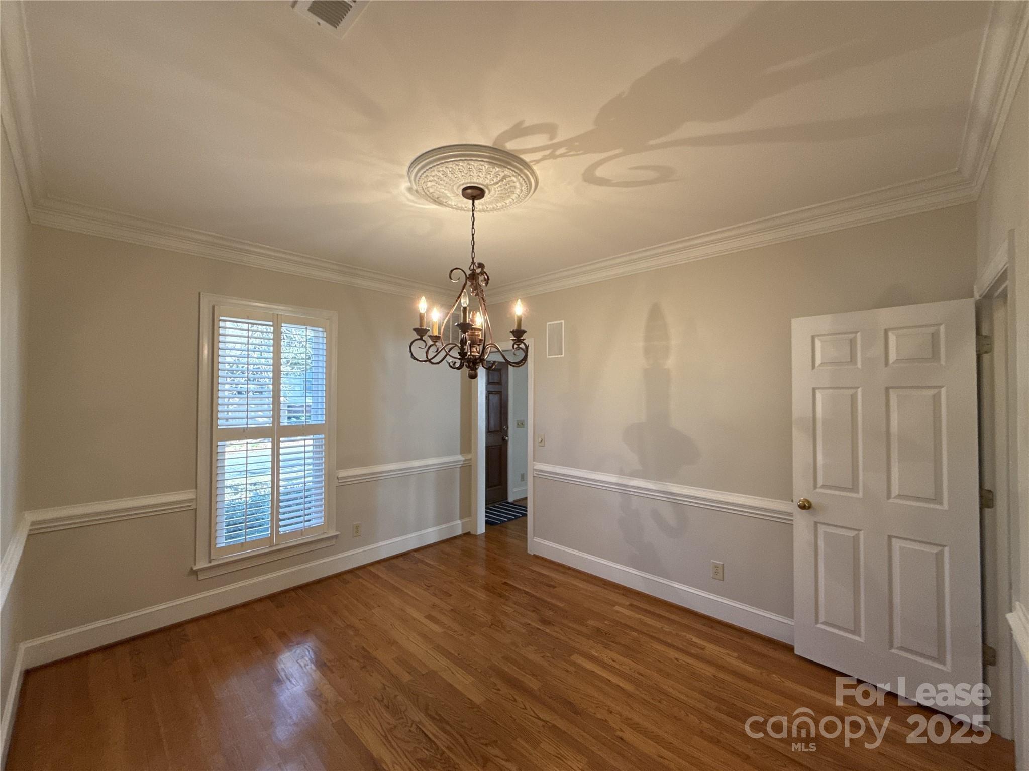 Property image 4 of 3213 Moores Glen Drive in Selwyn Farms, Charlotte, NC 28209