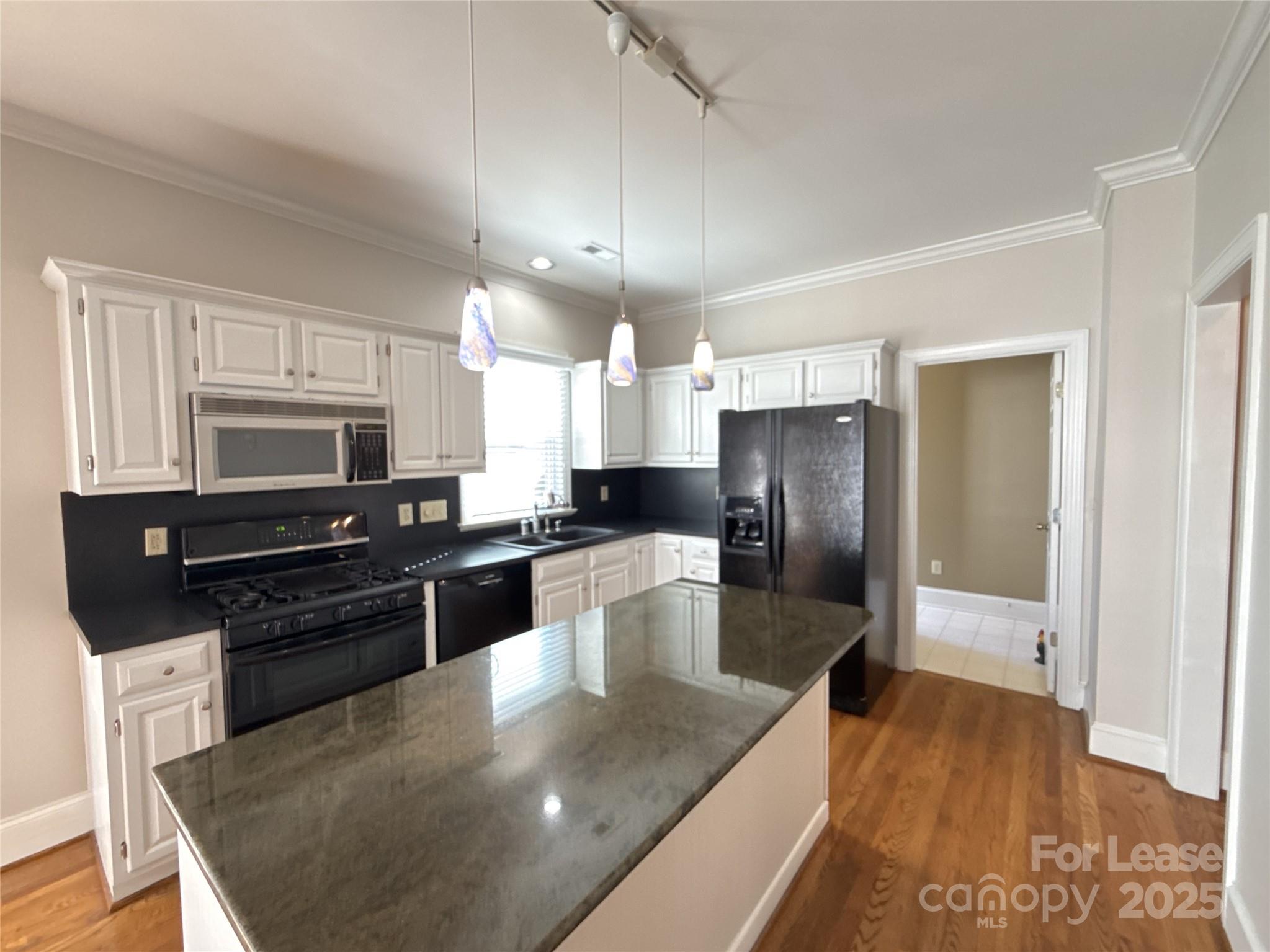 Property image 5 of 3213 Moores Glen Drive in Selwyn Farms, Charlotte, NC 28209