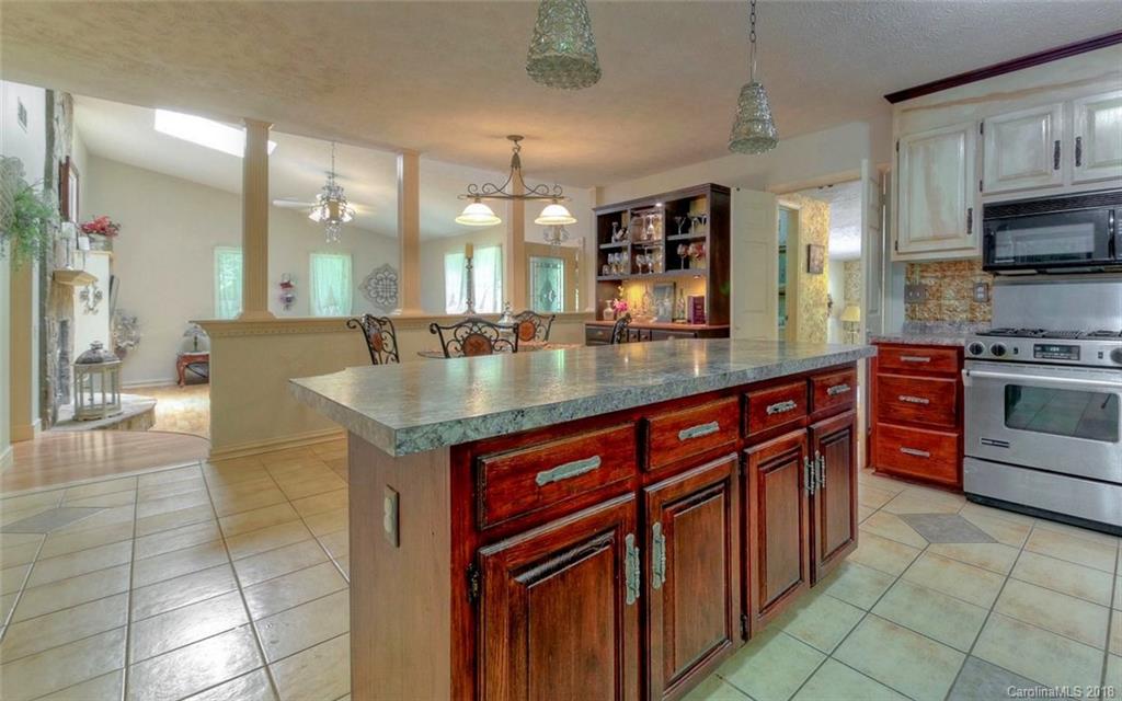 Property image 3 of 207 Vincent Place in Canarian Estates, Hendersonville, NC 28739