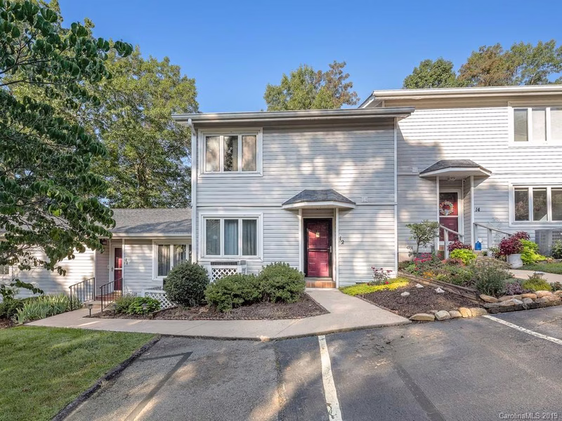 12 Hollybrook Drive