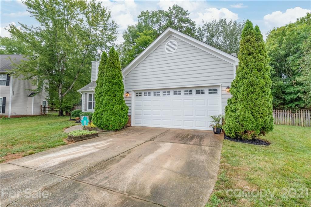 Property image 2 of 1040 Chaucery Lane in Buckingham, Matthews, NC 28104