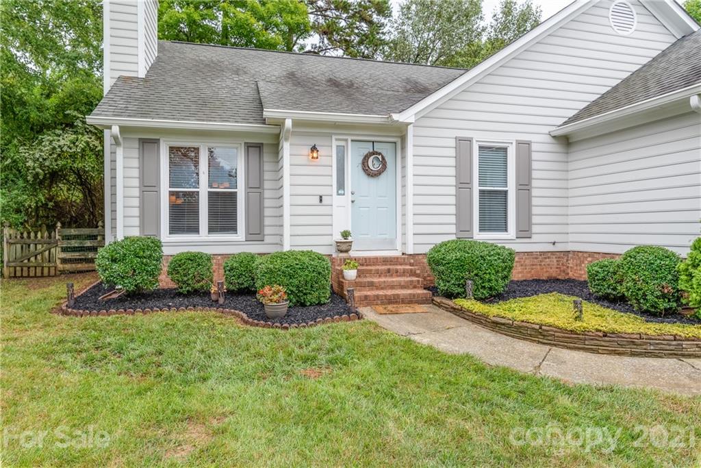 Property image 4 of 1040 Chaucery Lane in Buckingham, Matthews, NC 28104
