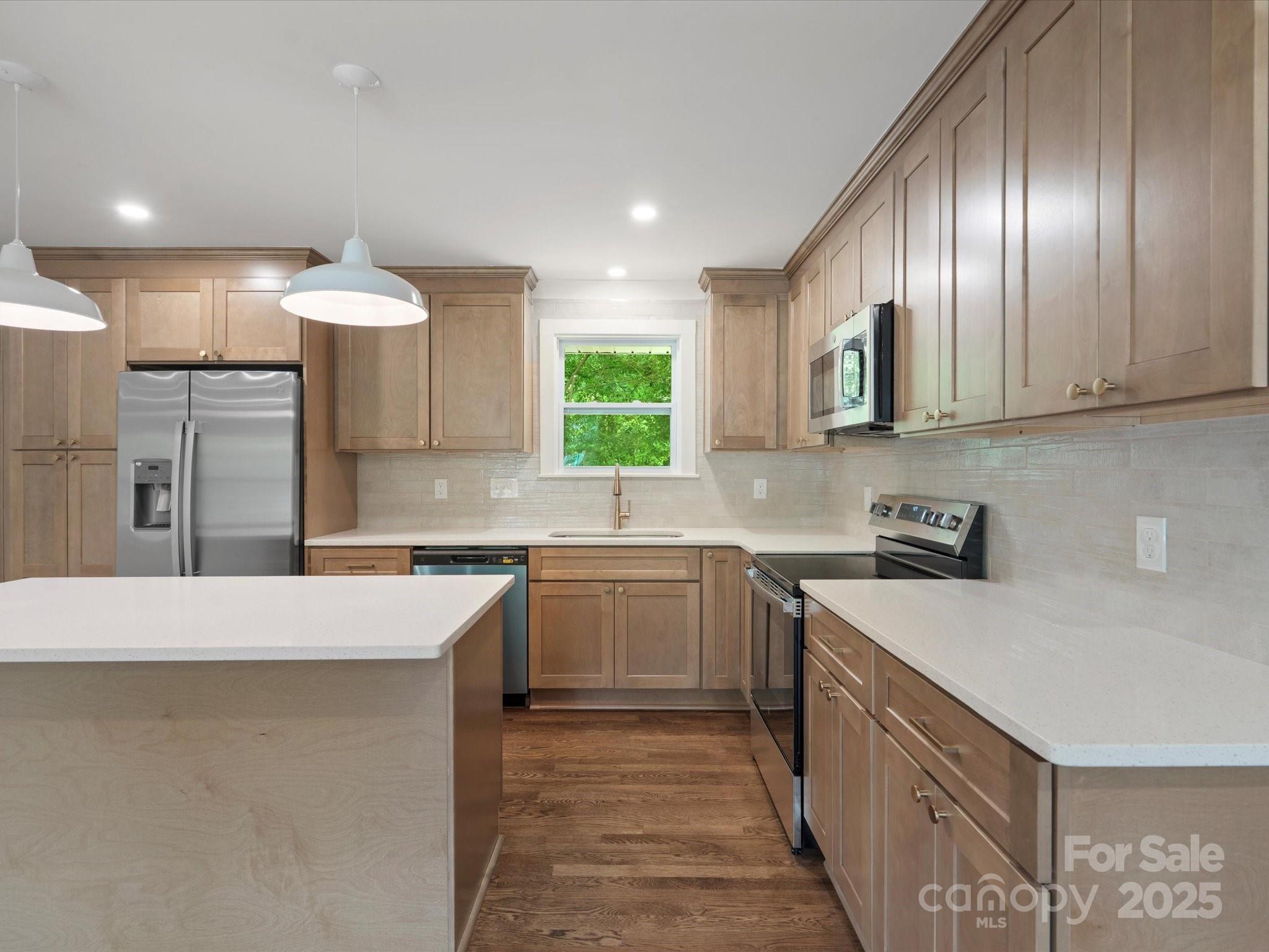 Property image 3 of 4126 Howie Circle in Howie Acres, Charlotte, NC 28205