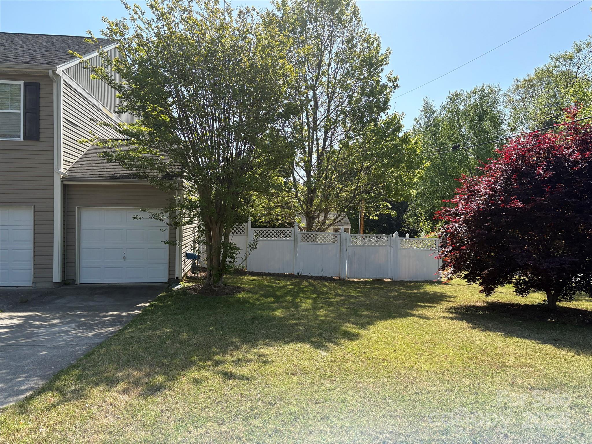 Property image 3 of 1104 Valley Street in Valley Brook, Statesville, NC 28677