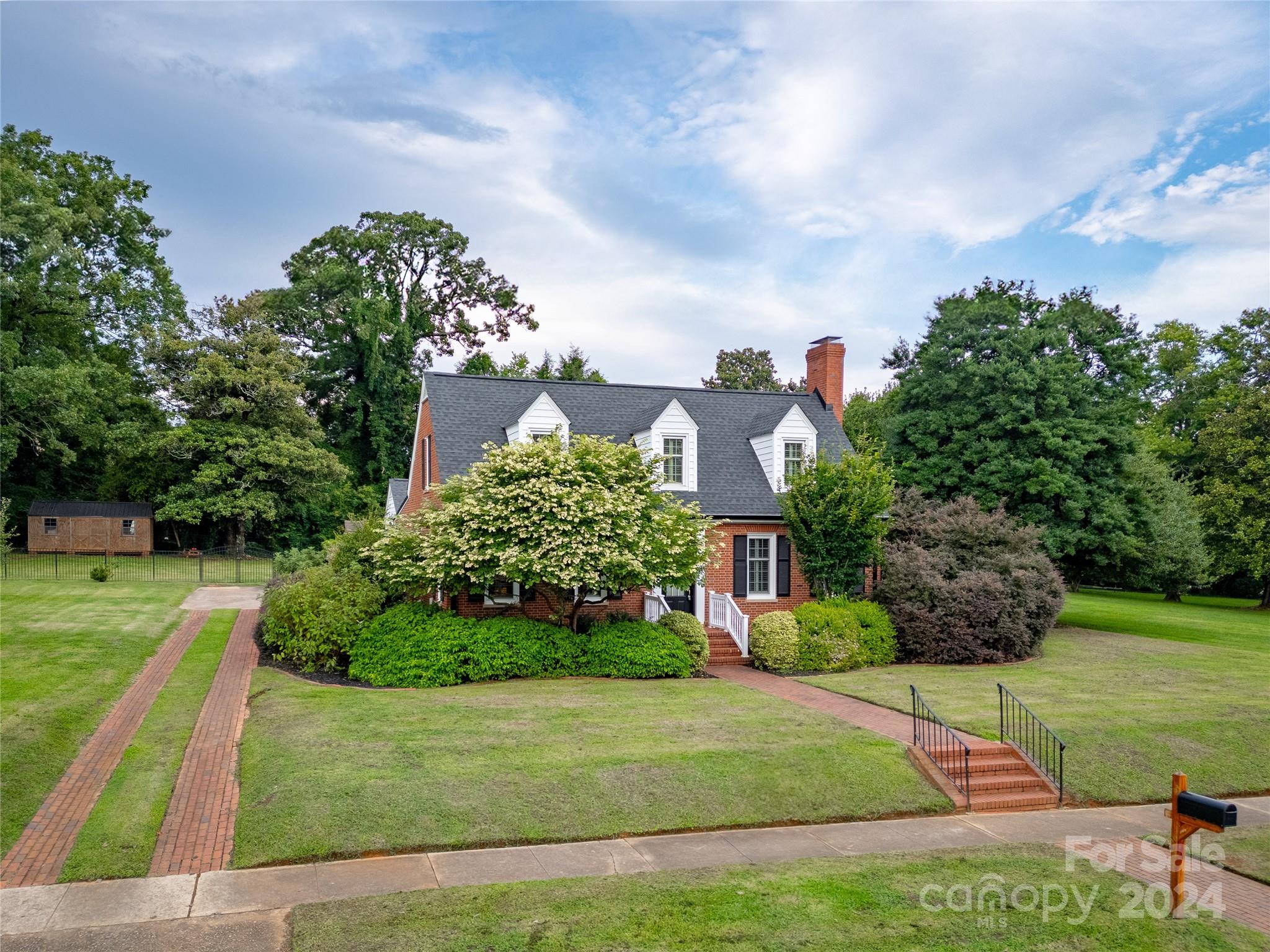 Property image 3 of 404 Ridgeway Avenue in Oakland Heights, Statesville, NC 28677