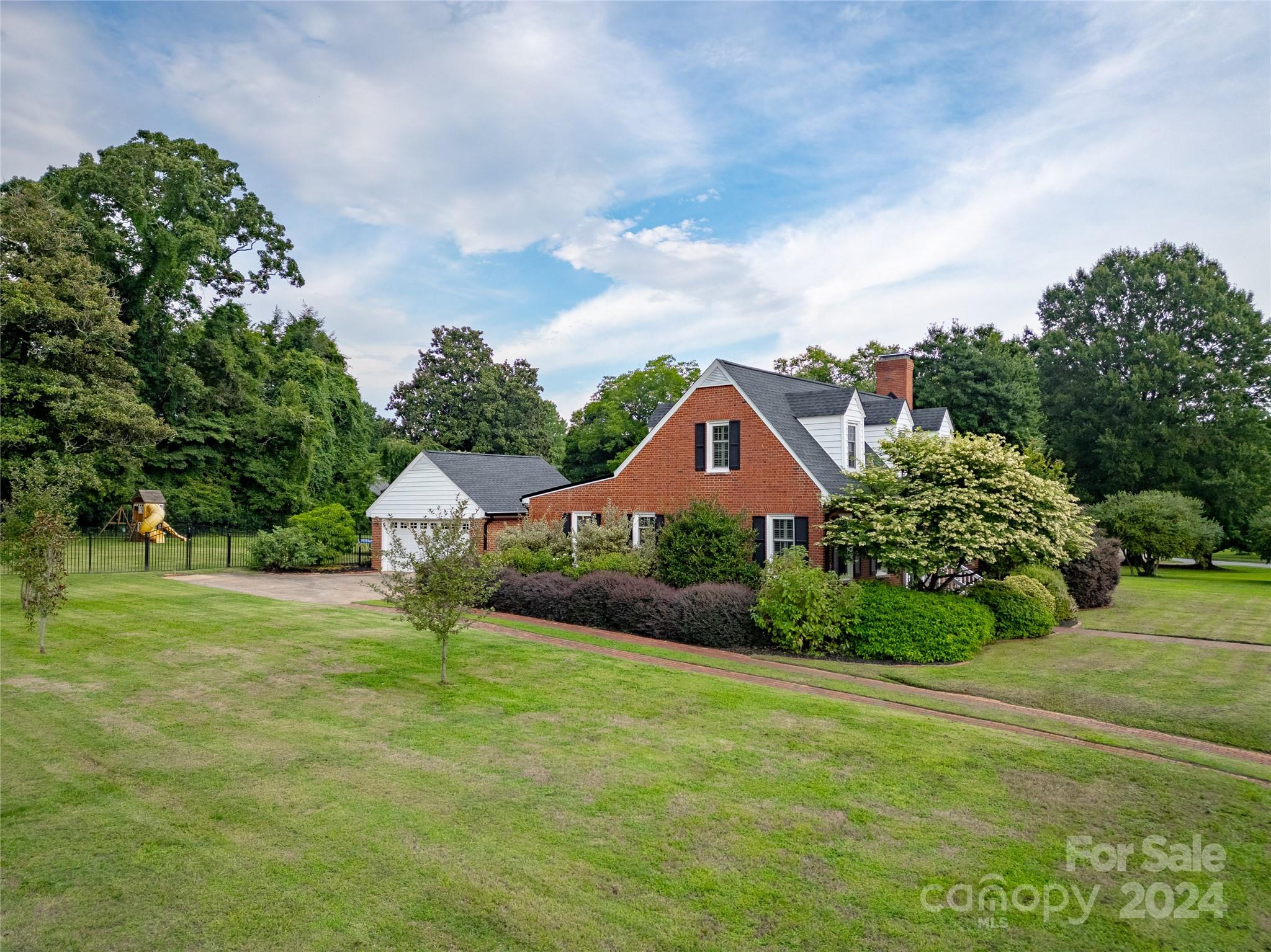 Property image 4 of 404 Ridgeway Avenue in Oakland Heights, Statesville, NC 28677