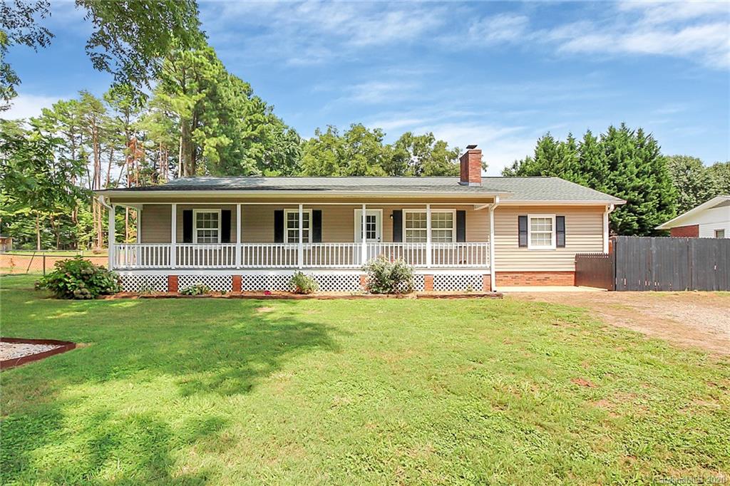 Property image 2 of 306 Chuckwood Road in Holiday Harbor, Mooresville, NC 28117