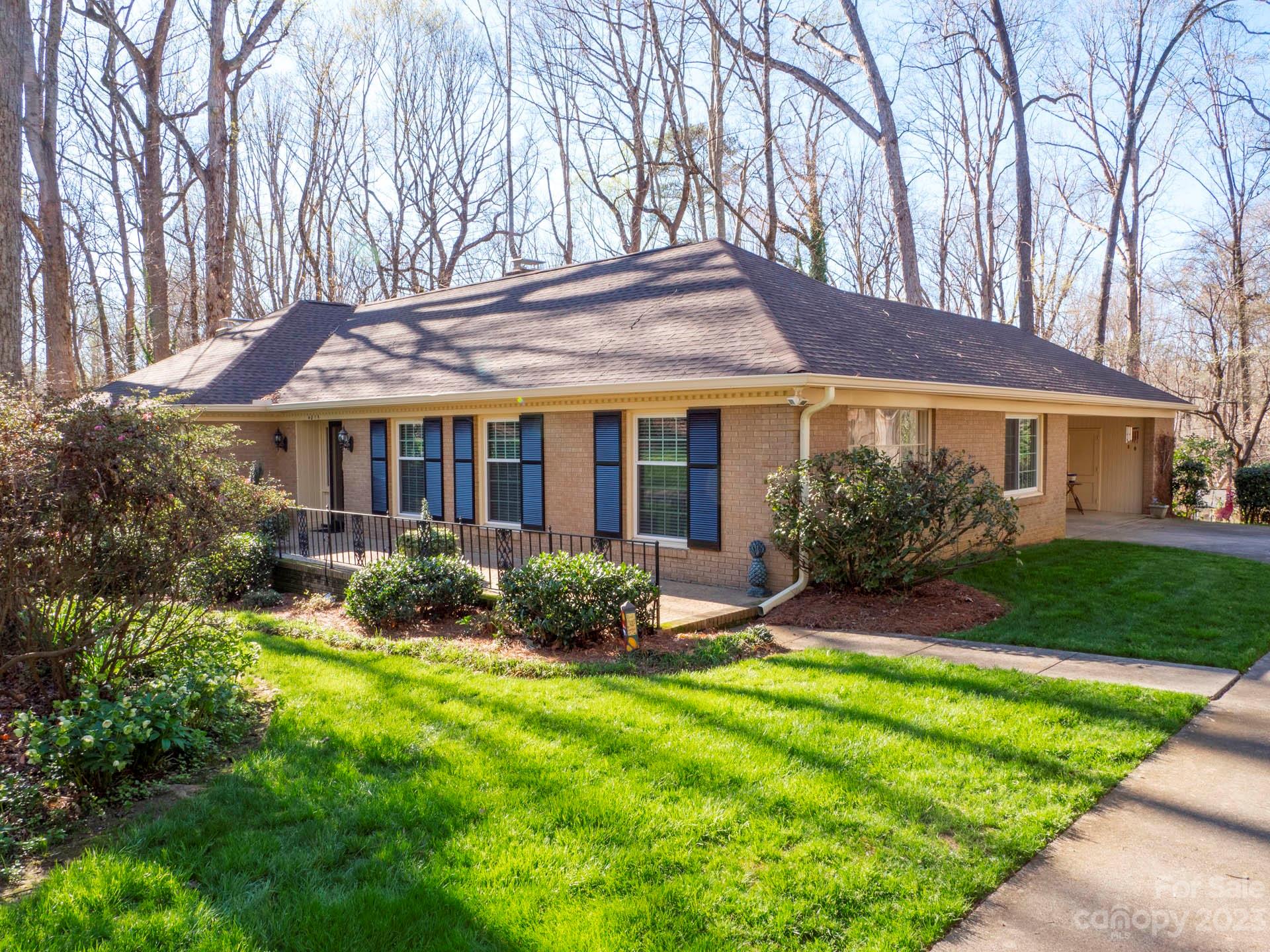 Property image 2 of 4015 Oldfield Road in Kingswood, Charlotte, NC 28226
