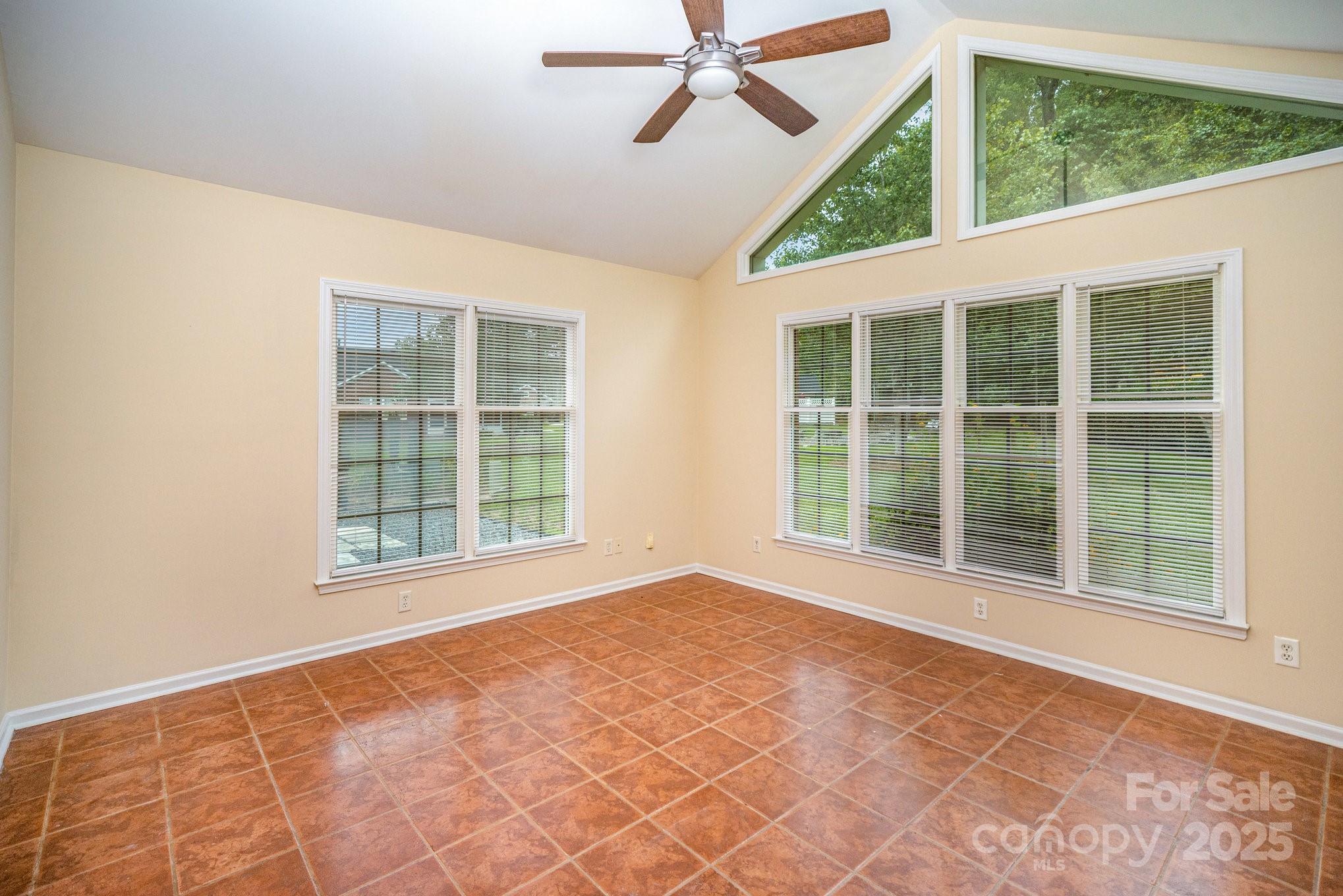 Property image 4 of 2207 Windsor Woods Drive in Windsor Woods, Gastonia, NC 28054