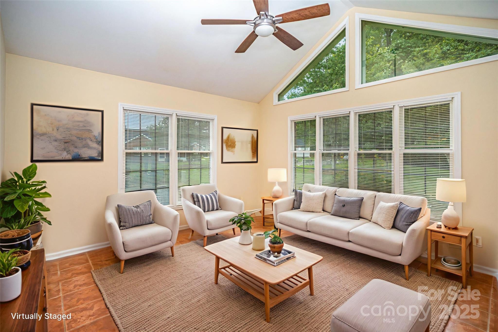 Property image 5 of 2207 Windsor Woods Drive in Windsor Woods, Gastonia, NC 28054