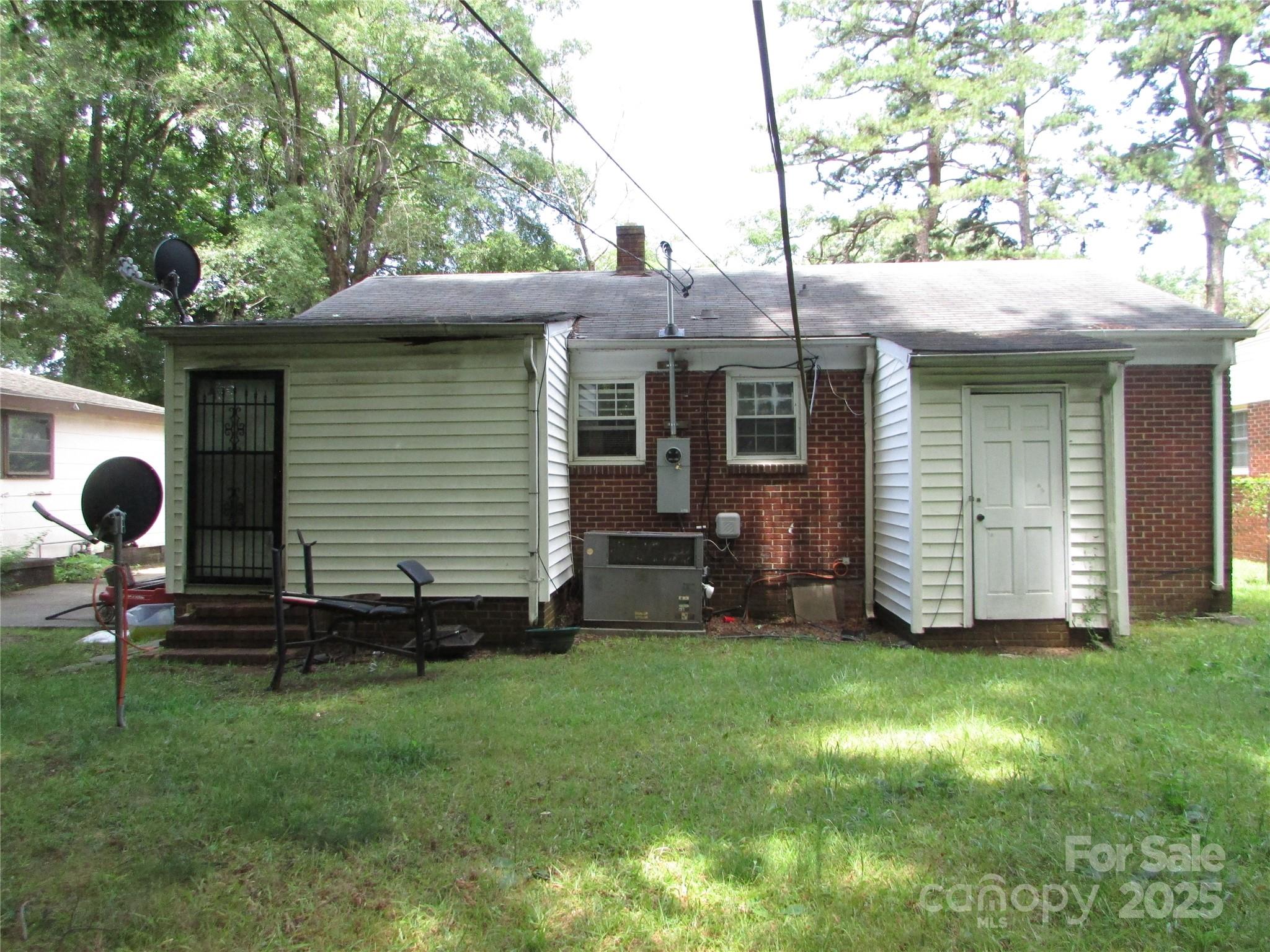 Property image 2 of 2412 Druid Hills Way in Graham Heights, Charlotte, NC 28206