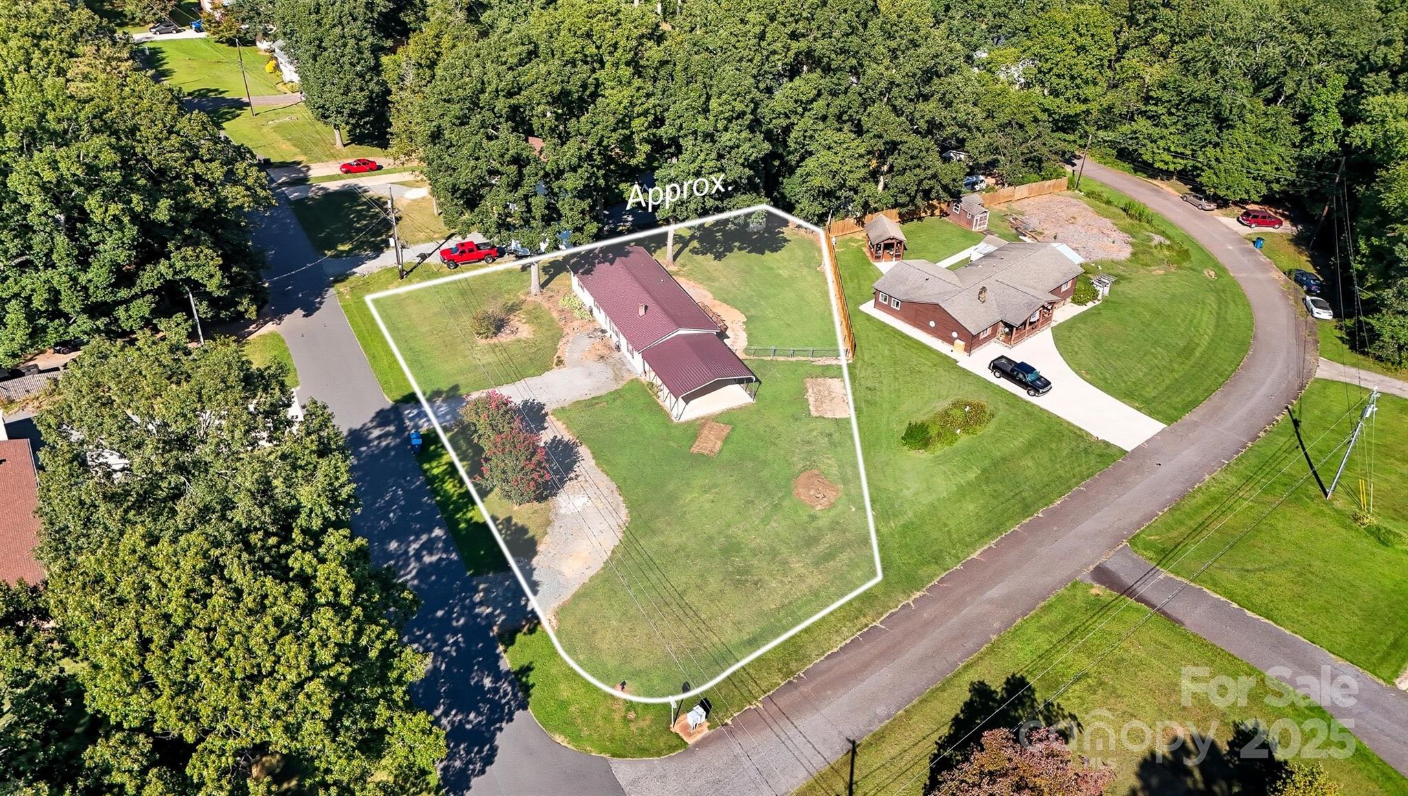 Property image 3 of 1538 Kings Road in Jamestowne, Hickory, NC 28602