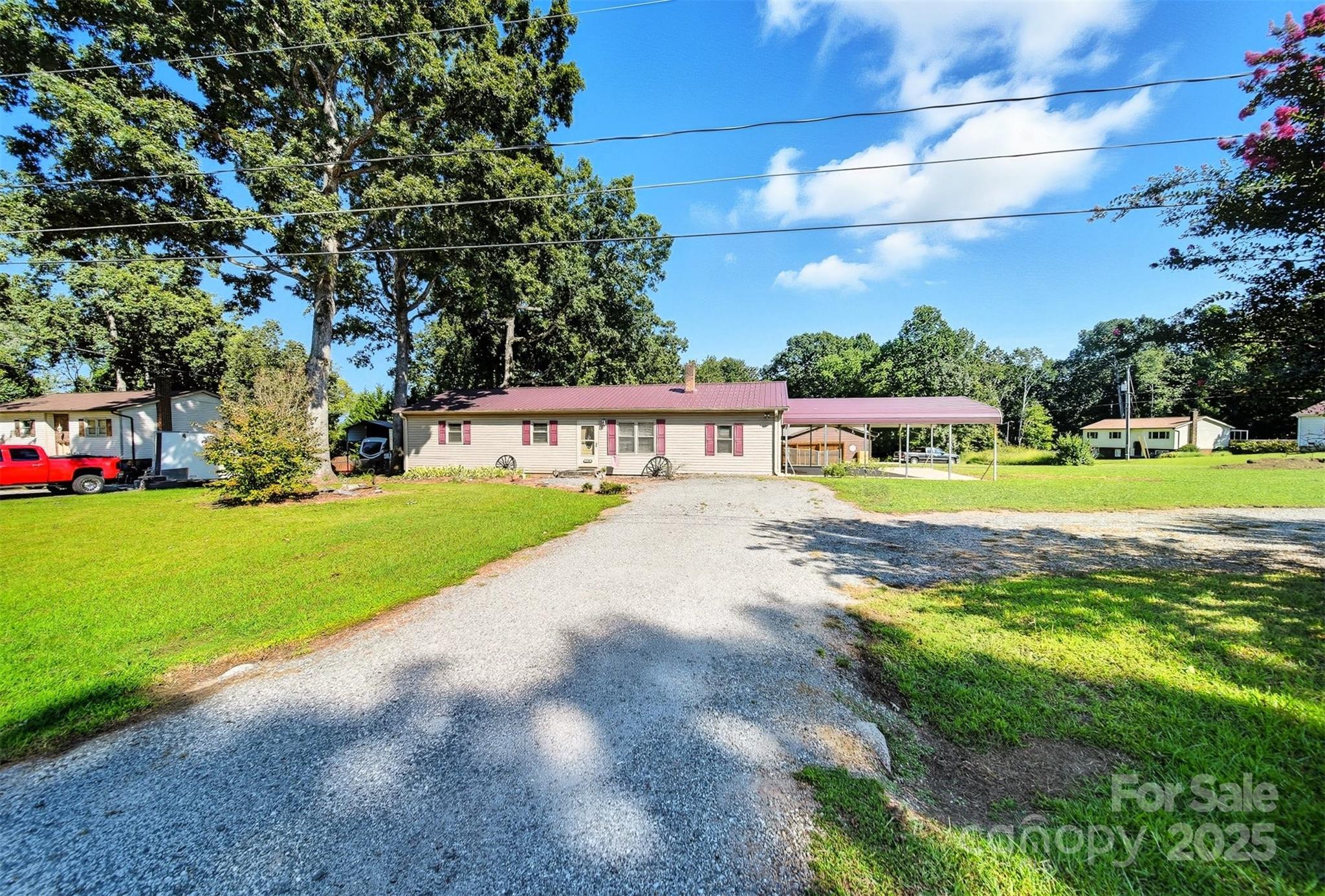 Property image 4 of 1538 Kings Road in Jamestowne, Hickory, NC 28602